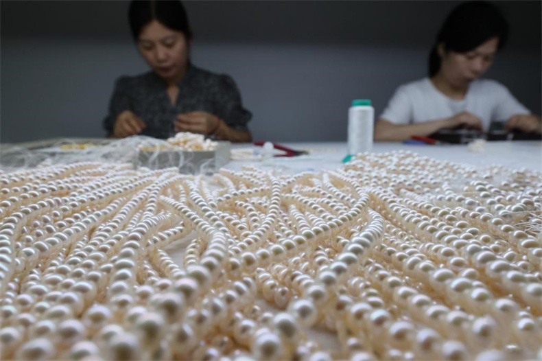  浙江湖州：珍珠串起“美�����”